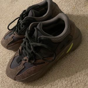 Yeezy 700 Mauve